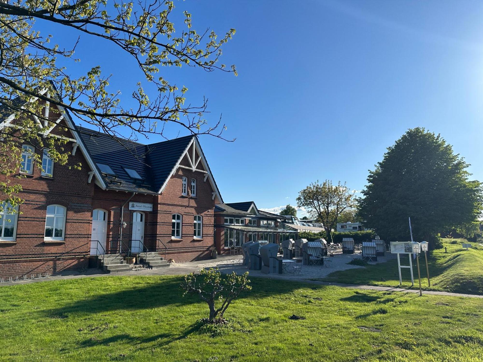 Kanal-Haus "Das Gaestehaus Direkt Am Nok" Osterrönfeld المظهر الخارجي الصورة